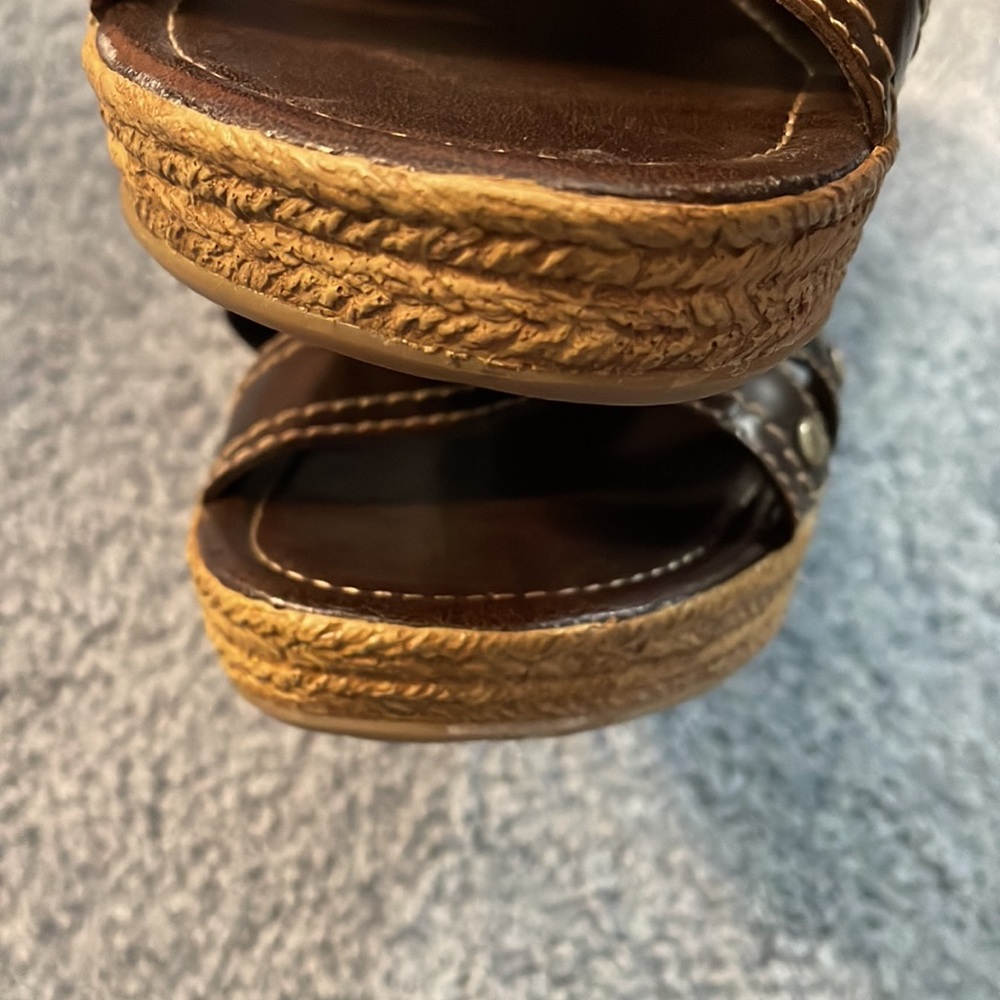 Women’s dark brown wedge Aldo brand size 9. Worn a few times. - Picture 7 of 8